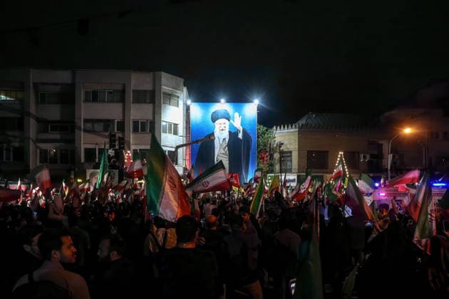 April 29, 2026, Tehran, Iran: Pro-government supporters wave national flags at Shahid Keshvardoost Street during a state-organised rally, amid a ceasefire in the conflict involving Iran, the United States, and Israel in central Tehran. The White House said on April 27 it was examining Iran s latest proposal to unblock the Strait of Hormuz, two months after a US and Israeli offensive sent shockwaves through the global economy. US President Donald Trump on April 29 warned Iran to better get smart soon as efforts by Washington and Tehran to end hostilities appeared at a standstill. Tehran Iran - ZUMAi98_ 20260429_zih_i98_013 Copyright: xIranianxSupremexLeader SxOfficex