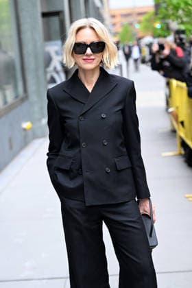 Naomi Watts poses for selfies with fans outside ABC studios in New York. Watts was spotted in a chic black suit and Celine sunglasses and bag Featuring: Naomi Watts Where: New York City, New York, United States When: 29 Apr 2026 Credit: Elder Ordonez INSTARimages EDITORIAL USE ONLY. NOT FOR USE BY NEWSPAPERS BASED IN THE UK. Copyright: xx instar55653356