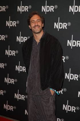 PREMIERE UDO REBELL ROCKSTAR 28 04 2026 Max Giesinger, premiere of the film UDO Rebell Rockstar at the Astor Filmlounge in Hafencity, Hamburg, 28 04 2026 Copyright: xEventpressxMPx