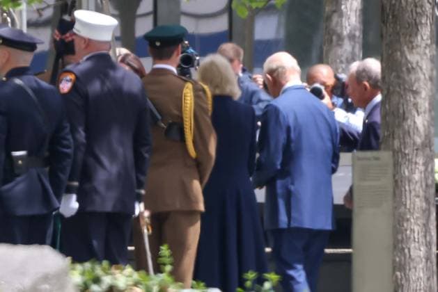 Visit of King Charles III and Queen Camilla in New York, United States. King Charles III and his wife Queen Camilla paid tribute to the victims of the 2001 bombings in New York City on Wednesday, the 29th. NEW YORK NY UNITED STATES Copyright: xVANESSAxCARVALHOx