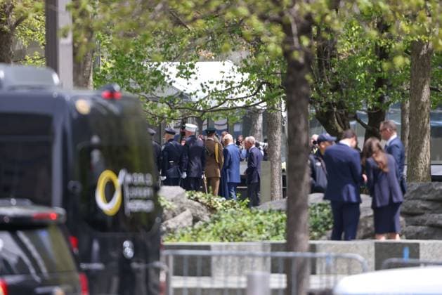 Visit of King Charles III and Queen Camilla in New York, United States. King Charles III and his wife Queen Camilla paid tribute to the victims of the 2001 bombings in New York City on Wednesday, the 29th. NEW YORK NY UNITED STATES Copyright: xVANESSAxCARVALHOx