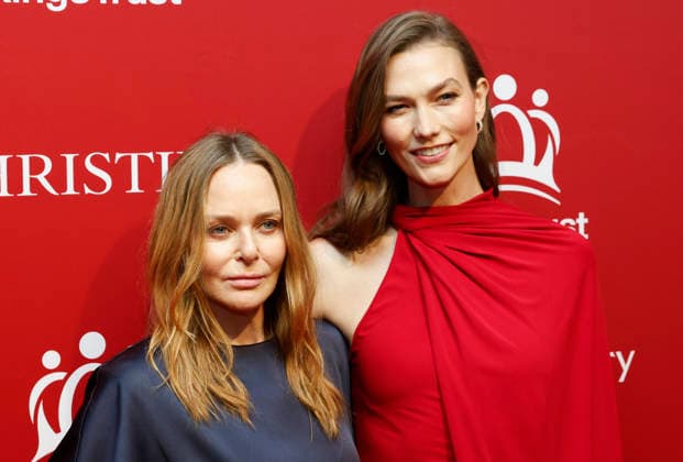 Karlie Kloss and Stella McCartney arrive on the red carpet at The King s Trust 5th Annual Gala at Christie s on Wednesday, April 29, 2026 in New York City. King Charles III and Queen Camilla will visit the nation s capital, New York City, and Virginia during the trip arranged to celebrate the United States of America s 250th anniversary of its independence.  NYP20260429506 JOHNxANGELILLO