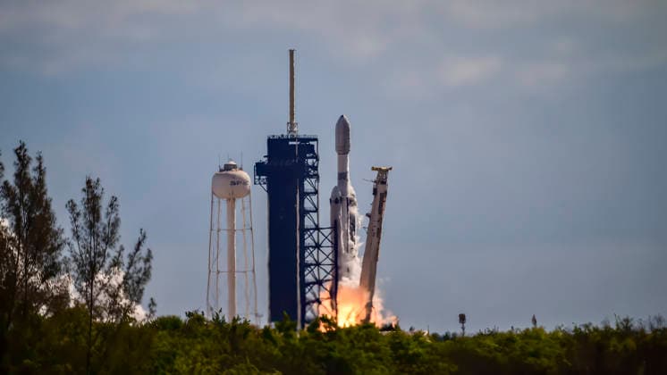 April 29, 2026, Merritt Island, Florida, USA: A SpaceX Falcon Heavy rocket launches from Launch Complex 39A at NASAÃ¢â‚¬â ¢s Kennedy Space Center in Florida, carrying ViaSat-3 Flight 3 ultra-high-capacity broadband spacecraft for Viasat on Apr. 29, 2026, at 10:13 a.m. EDT. Merritt Island USA - ZUMAb267 20260429_znp_b267_002 Copyright: xCharlesxBriggsx