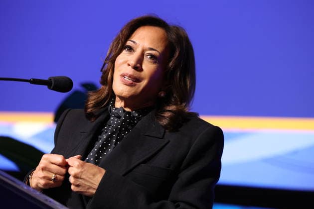 BEVERLY HILLS, CALIFORNIA - APRIL 29: Kamala Harris on stage at the Public Counsel Awards Dinner on April 29, 2026 in Beverly Hills, California. Copyright: xAdMediax MediaPunchx
