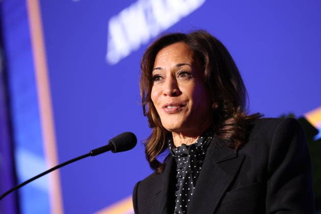 BEVERLY HILLS, CALIFORNIA - APRIL 29: Kamala Harris on stage at the Public Counsel Awards Dinner on April 29, 2026 in Beverly Hills, California. Copyright: xAdMediax MediaPunchx
