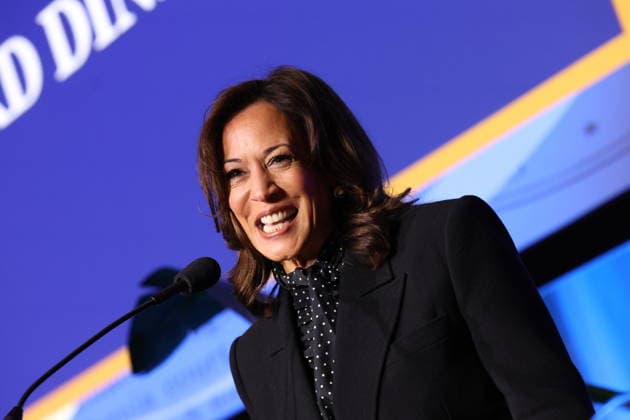 BEVERLY HILLS, CALIFORNIA - APRIL 29: Kamala Harris speaks at the Public Counsel Awards Dinner on April 29, 2026 in Beverly Hills, California. Credit: USA  - ZUMAa123 20260429_zaa_a123_261 Copyright: xAdMediax