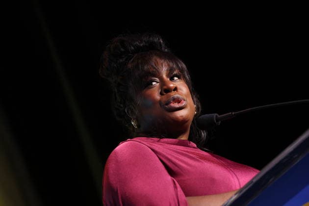 BEVERLY HILLS, CALIFORNIA - APRIL 29: Uzo Aduba speaks at the Public Counsel Awards Dinner on April 29, 2026 in Beverly Hills, California. Credit: USA - ZUMAa123 20260429_zaa_a123_265 Copyright: xAdMediax