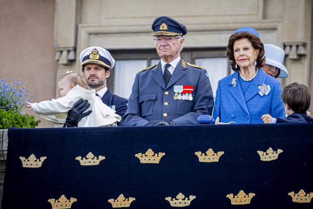 30-04-2026 Outer King Carl XVI Gustaf and Queen Silvia and Prince Oscar and Princess Estelle attend the Swedish Armed Forces tribute on the Outer Courtyard of the Royal palace as part of the celebrations of King Carl Gustafs 80th birthday in Stockholm, Sweden. Â  Copyright: xPPEx
