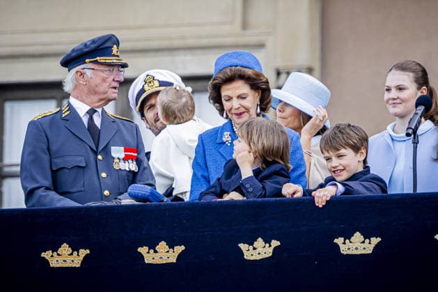 30-04-2026 Outer King Carl XVI Gustaf and Queen Silvia and Prince Oscar and Princess Estelle attend the Swedish Armed Forces tribute on the Outer Courtyard of the Royal palace as part of the celebrations of King Carl Gustafs 80th birthday in Stockholm, Sweden. Â  Copyright: xPPEx
