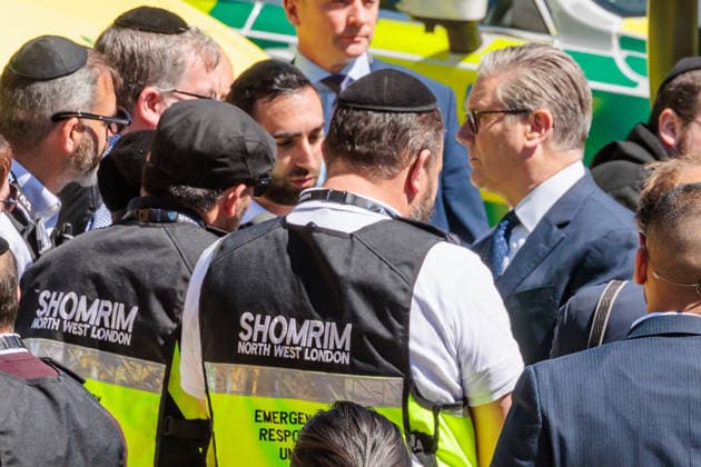 Keir Starmer visits Hatzola in Temple Fortune, London, UK Hatzola, Temple Fortune, London, UK. UK Prime Minister, Keir Starmer, visits Hatzola to meet members of the Jewish volunteer medical service and security group Shomrim, following yesterdays terrorist attack in Golders Green, where two men, aged 30 and 70, were stabbed in broad daylight., Credit:Photo by Amanda Rose Avalon United Kingdom, London, Temple Fortune, Hatzola  Copyright: xPhotoxbyxAmandaxRosex xAvalonx 1095422399