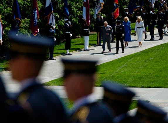 King Charles III and Queen Camilla arrive to participate in a Wreath Laying Ceremony at the Tomb of the Unknown Solider at Arlington National Cemetery in Arlington, Virginia on Thursday, April 30, 2026. The King and Queen are ending their four-day state visit to the U.S. in Virginia before returning to the U.K. this evening.  ARL20260430231 BONNIExCASH