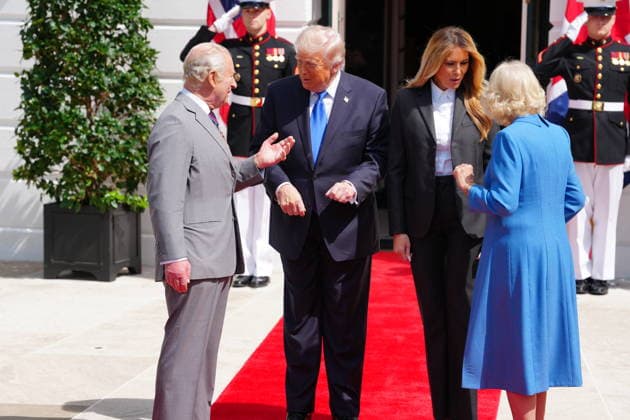 April 30, 2026, Washington, District Of Columbia, USA: United States President Donald J Trump and first lady Melania Trump host a Farewell with King Charles III of the United Kingdom of Great Britain and Northern Ireland and Queen Camilla on the South Portico of the White House in Washington, DC, USA, on Thursday, April 30, 2026 Washington USA - ZUMAs152 20260430_faa_s152_007 Copyright: xAaronxSchwartzx-xPoolxviaxCNPx