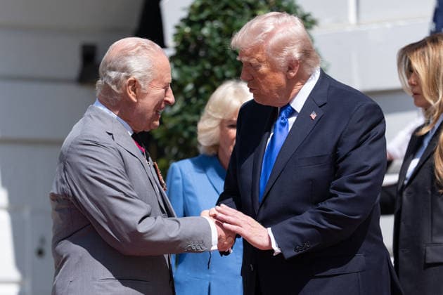 Trumps Bid Farewell to King Charles III and Queen Camilla United States President Donald J Trump shakes hands with King Charles III of the United Kingdom of Great Britain and Northern Ireland during a farewell on the South Portico of the White House in Washington, DC, USA, on Thursday, April 30, 2026. Photo by Aaron Schwartz Pool ABACAPRESS.COM Washington District of Columbia United States  Copyright: xPool ABACAx
