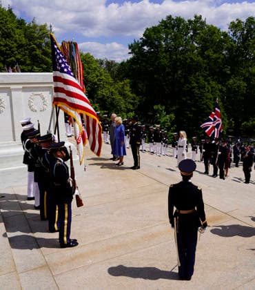 King Charles III and Queen Camilla participate in a Wreath Laying Ceremony at the Tomb of the Unknown Solider at Arlington National Cemetery in Arlington, Virginia on Thursday, April 30, 2026. The King and Queen are ending their four-day state visit to the U.S. in Virginia before returning to the U.K. this evening.  ARL2026043023512 BONNIExCASH