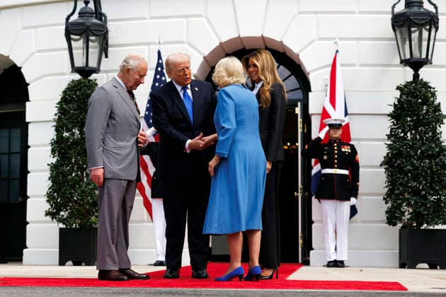 April 30, 2026, Washington, District Of Columbia, USA: Britain s King Charles III (L) and US President Donald Trump (C-L) and Queen Camilla (C-R) and US First Lady Melania Trump (R) on the South Lawn of the White House in Washington DC USA, 30 April 2026. King Charles III and Queen Camilla leave the US after a four-day state visit, which includes meetings with US President Donald Trump and first lady Melania Trump at the White House and engagements in New York and Virginia Washington USA - ZUMAs152 20260430_faa_s152_033 Copyright: xWillxOliverx-xPoolxviaxCNPx