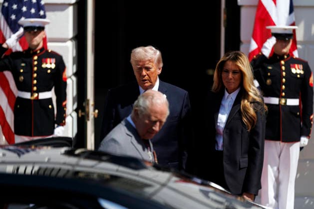 US President Donald Trump and Britain s King Charles III (C-L) and US First Lady Melania Trump (R) along with on the South Lawn of the White House in Washington, DC on Thursday, April 30, 2026. Pool  WAX20260430875 WillxOliver
