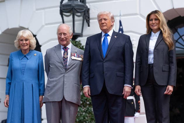 United States President Donald J Trump and first lady Melania Trump host a farewell event with King Charles III of the United Kingdom of Great Britain and Northern Ireland and Queen Camilla on the South Portico of the White House in Washington, DC on Thursday, April 30, 2026.  WAX20260430830 AaronxSchwartz