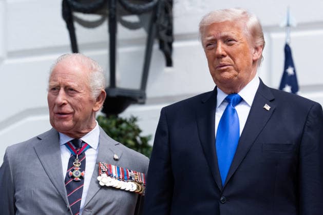 April 30, 2026, Washington, District Of Columbia, USA: KING CHARLES III poses with United States President DONALD J TRUMP during a farewell event on the South Portico of the White House in Washington. Washington USA  - ZUMAs152 20260430_faa_s152_025 Copyright: xAaronxSchwartz-Poolx