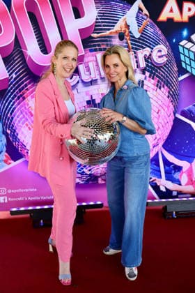 Premiere Roncalli s Apollo Variete POP Culture Professional dancer Sarah Latton Let s Dance with her friend Davina Wendorf li Düsseldorf Apollo Theater NRW Germany