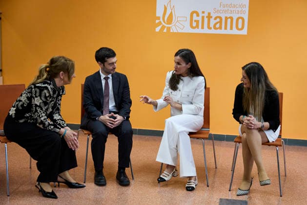 April 30, 2026, Madrid, Madrid, Spain: Minister of Social Rights, Consumer Affairs and 2030 Agenda PABLO BUSTINDUY and QUEEN LETIZIA of Spain attend a meeting with a representative group of Roma women Madrid Spain  - ZUMAc260 20260430_zep_c260_018 Copyright: xMikexChicorrox