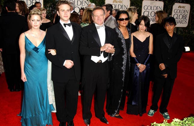 Entertainment News - January 16, 2005 Jan. 16, 2005 - Los Angeles, USA - K41138FB.62ND GOLDEN AWARDS ARRIVALS AT THE BEVERLY HILTON IN LOS ANGELES, CA.1-16-2005. FITZROY BARRETT- 2005.ROBIN WILLIAMS AND FAMILY Copyright: xFitzroyxBarrettx