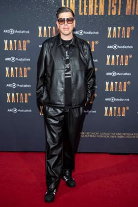 ABB XATAR Michi Beck as a guest on the red carpet at the premiere of the ARD TV documentary series Xatar Ein Leben ist nicht Genug at Friedrichstrasse112 on April 30, 20236 in Berlin Berlin Germany