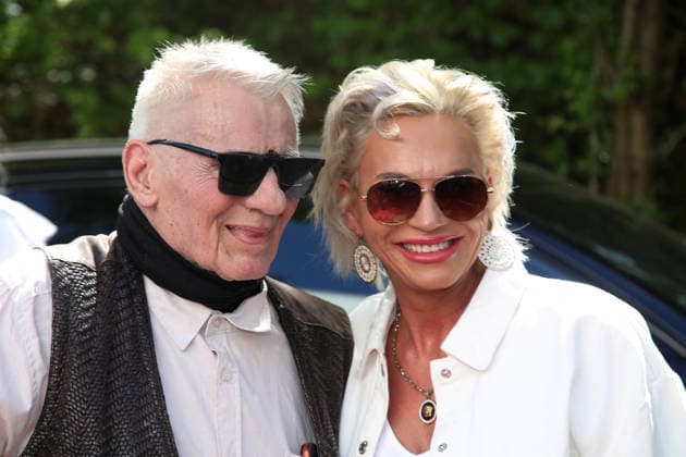 Entertainment Bilder des Tages Bild Renntag in Gelsenkirchen Gelsenkirchen, 01.05.2026 Heinz Hoenig mit Ehefrau Annika Kärsten-Hoenig beim Bild-Renntag auf der Trabrennbahn in Gelsenkirchen Nordrhein-Westfalen Deutschland *** Bild Renntag in Gelsenkirchen Gelsenkirchen, 01 05 2026 Heinz Hoenig with wife Annika Kärsten Hoenig at the Bild Renntag at the trotting track in Gelsenkirchen North Rhine-Westphalia Germany Copyright: xMatthiasxGränzdörferx