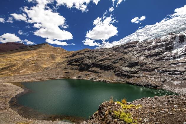 Gletscherlagune unterhalb des Gipfel des Ausangate (Spanisch) oder Awsangati (Quechua) 6384 m, Ausangate Trek, Cordillera Vilcanota, Peru Glacier lagoon below the summit of Ausangate (Spanish) or Awsangati (Quechua) 6384 m, Ausangate Trek, Cordillera Vilcanota, Peru Copyright: imageBROKER NorbertxEisele-Hein ibxnex16650991.jpg