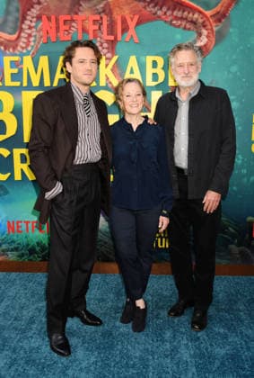 Los Angeles Premiere Of Netflix s Remarkably Bright Creatures - Arrivals LOS ANGELES, CALIFORNIA - APRIL 30: (L-R) Lewis Pullman, Tamara Hurwitz and Bill Pullman attend the Los Angeles Premiere of Netflix s Remarkably Bright Creatures at the Netflix Tudum Theater on April 30, 2026 in Los Angeles, California., Credit:Jeffrey Mayer Avalon United States, CA, Los Angeles, Netflix Tudum Theater  Copyright: xJeffreyxMayerx xAvalonx 1095841978