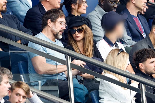 Penélope Cruz and her husband Javier Bardem with their children Leonardo, Luna and their friends in the stands at the Ligue 1 McDonald s soccer match between Paris Saint Germain PSG and FC Lorient at the Parc des Princes in Paris, France, on May 2, 2026 Bestimage Penélope Cruz and her husband Javier Bardem with their children Leonardo, Luna and their friends in the stands at the Ligue 1 McDonald s soccer match between Paris Saint Germain PSG and FC Lorient at the Parc des Princes in Paris, France, on May 2, 2026 Paris France  Copyright: xAGENCEx xBESTIMAGExAGENCEx xBESTIMAGEx