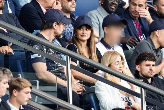 Penélope Cruz and her husband Javier Bardem with their children Leonardo, Luna and their friends in the stands at the Ligue 1 McDonald s soccer match between Paris Saint Germain PSG and FC Lorient at the Parc des Princes in Paris, France, on May 2, 2026 Bestimage Penélope Cruz and her husband Javier Bardem with their children Leonardo, Luna and their friends in the stands at the Ligue 1 McDonald s soccer match between Paris Saint Germain PSG and FC Lorient at the Parc des Princes in Paris, France, on May 2, 2026 Paris France  Copyright: xAGENCEx xBESTIMAGExAGENCEx xBESTIMAGEx