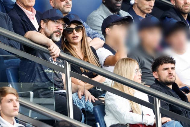 Penélope Cruz and her husband Javier Bardem with their children Leonardo, Luna and their friends in the stands at the Ligue 1 McDonald s soccer match between Paris Saint Germain PSG and FC Lorient at the Parc des Princes in Paris, France, on May 2, 2026 Bestimage Penélope Cruz and her husband Javier Bardem with their children Leonardo, Luna and their friends in the stands at the Ligue 1 McDonald s soccer match between Paris Saint Germain PSG and FC Lorient at the Parc des Princes in Paris, France, on May 2, 2026 Paris France  Copyright: xAGENCEx xBESTIMAGExAGENCEx xBESTIMAGEx