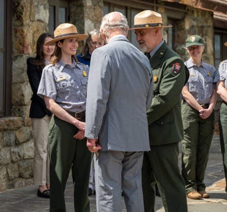 May 2, 2026, Front Royal, Va, United States: King Charles III of the United Kingdom, center, chats with ranger Carly Adams, left, and Tracy Stakely, Superintendent of Shenandoah National Park, right, during a visit to Dickey Ridge section, April 30, 2026 in Front Royal, Virginia. The King is visiting in celebration of the 250th anniversary of American independence. Front Royal United States - ZUMAp138 20260502_zaa_p138_067 Copyright: xShenandoahnps NationalxParkx