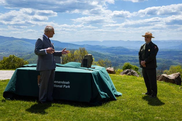 May 2, 2026, Front Royal, Va, United States: King Charles III of the United Kingdom, and Tracy Stakely, right, Superintendent of Shenandoah National Park prepare to unveil two commemorative stones, one from Balmoral and another from the Appalachian Mountains, during a visit to the Dickey Ridge section, April 30, 2026 in Front Royal, Virginia. The King is visiting in celebration of the 250th anniversary of American independence. Front Royal United States - ZUMAp138 20260502_zaa_p138_064 Copyright: xAndrewxKing UsxInteriorx