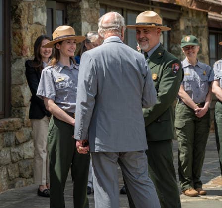 May 2, 2026, Front Royal, Va, United States: King Charles III of the United Kingdom, center, chats with ranger Carly Adams, left, and Tracy Stakely, Superintendent of Shenandoah National Park, right, during a visit to Dickey Ridge section, April 30, 2026 in Front Royal, Virginia. The King is visiting in celebration of the 250th anniversary of American independence. Front Royal United States - ZUMAp138 20260502_zaa_p138_058 Copyright: xShenandoahnps NationalxParkx