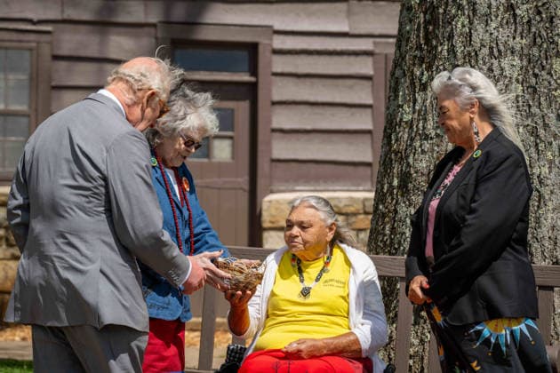 May 2, 2026, Front Royal, Va, United States: King Charles III of the United Kingdom, meets with Monican Indian Nation Tribal Chief Diane Shields, 78, tribe elder Bertie Branham, 83, and Director of Monican Indian museum Sue Elliott, 68, during a visit to Shenandoah National Park as Superintendent Tracy Stakely, left, looks on during a visit to the Dickey Ridge section, April 30, 2026 in Front Royal, Virginia. Front Royal United States - ZUMAp138 20260502_zaa_p138_060 Copyright: xShenandoahnps NationalxParkx