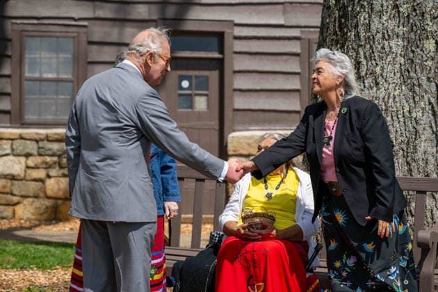 May 2, 2026, Front Royal, Va, United States: King Charles III of the United Kingdom, meets with Monican Indian Nation museum director Sue Elliott, 68, and tribe elder Bertie Branham, 83, and during a visit to Shenandoah National Park as Superintendent Tracy Stakely, left, looks on during a visit to the Dickey Ridge section, April 30, 2026 in Front Royal, Virginia. Front Royal United States - ZUMAp138 20260502_zaa_p138_055 Copyright: xShenandoahnps NationalxParkx