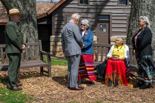 May 2, 2026, Front Royal, Va, United States: King Charles III of the United Kingdom, meets with Monican Indian Nation Tribal Chief Diane Shields, 78, tribe elder Bertie Branham, 83, and Director of Monican Indian museum Sue Elliott, 68, during a visit to Shenandoah National Park as Superintendent Tracy Stakely, left, looks on during a visit to the Dickey Ridge section, April 30, 2026 in Front Royal, Virginia. Front Royal United States - ZUMAp138 20260502_zaa_p138_047 Copyright: xShenandoahnps NationalxParkx