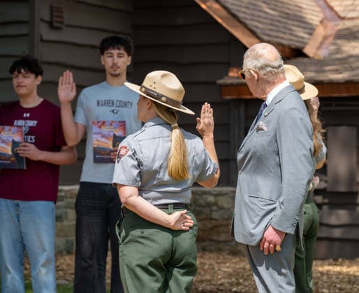 May 2, 2026, Front Royal, Va, United States: King Charles III of the United Kingdom, watches a swearing-in ceremony for junior rangers during a visit to the Shenandoah National Park Dickey Ridge section, April 30, 2026 in Front Royal, Virginia. The King is visiting in celebration of the 250th anniversary of American independence. Front Royal United States - ZUMAp138 20260502_zaa_p138_045 Copyright: xShenandoahnps NationalxParkx