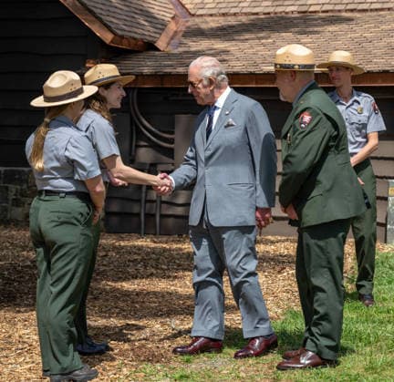May 2, 2026, Front Royal, Va, United States: King Charles III of the United Kingdom, center, greets Park Rangers as Tracy Stakely, Superintendent of Shenandoah National Park, right, looks on during a visit to Dickey Ridge section, April 30, 2026 in Front Royal, Virginia. The King is visiting in celebration of the 250th anniversary of American independence. Front Royal United States - ZUMAp138 20260502_zaa_p138_032 Copyright: xShenandoahnps NationalxParkx