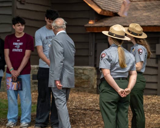 May 2, 2026, Front Royal, Va, United States: King Charles III of the United Kingdom, meets with junior rangers during a visit to the Shenandoah National Park Dickey Ridge section, April 30, 2026 in Front Royal, Virginia. The King is visiting in celebration of the 250th anniversary of American independence. Front Royal United States - ZUMAp138 20260502_zaa_p138_025 Copyright: xShenandoahnps NationalxParkx