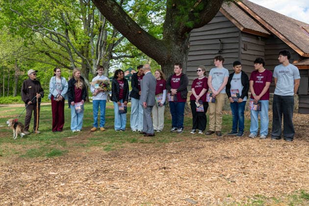 May 2, 2026, Front Royal, Va, United States: King Charles III of the United Kingdom, meets with junior rangers during a visit to the Shenandoah National Park Dickey Ridge section, April 30, 2026 in Front Royal, Virginia. The King is visiting in celebration of the 250th anniversary of American independence. Front Royal United States - ZUMAp138 20260502_zaa_p138_022 Copyright: xShenandoahnps NationalxParkx
