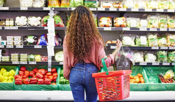 Black woman, shopping groceries and vegetables in store with flowers on sale choice, discount or valentines promotion. Young female person, vegan food or decide by shelf for product in grocery basket. (License=RF) ,model released, Symbolfoto  Copyright: xZoonar.com YurixArcursxpeopleimages.comx 19769862 ,model released, Symbolfoto ,property released