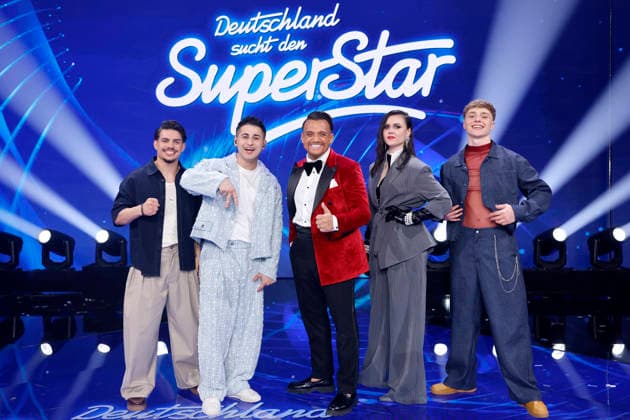 Die Kandidaten Paco Lazar Simic, Abii Faizan, Menowin Fröhlich, Constance Dizendorf und Tyrell Hagedorn ziehen ins Finale ein bei der zweiten von drei Live-Shows der 22. Staffel der deutschen Gesangs-Castingshow Deutschland sucht den Superstar (DSDS) in den MMC-Studios. Köln, 02.05.2026 NRW Deutschland *** Candidates Paco Lazar Simic, Abii Faizan, Menowin Fröhlich, Constance Dizendorf and Tyrell Hagedorn reach the final in the second of three live shows of the 22nd season of the German singing casting show Deutschland sucht den Superstar DSDS at the MMC Studios Cologne, 02 05 2026 NRW Germany Copyright: xChristophxHardtx