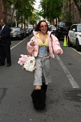 Rapper Doja Cat arrives at the back entrance of the Carlyle two days before the Met Gala in New York On May 2, 2026 Gedeon Taieb Bestimage New York Etats Unis  Copyright: xGedeonxTaiebx xBestimagexGedeonxTaiebx xBestimagex