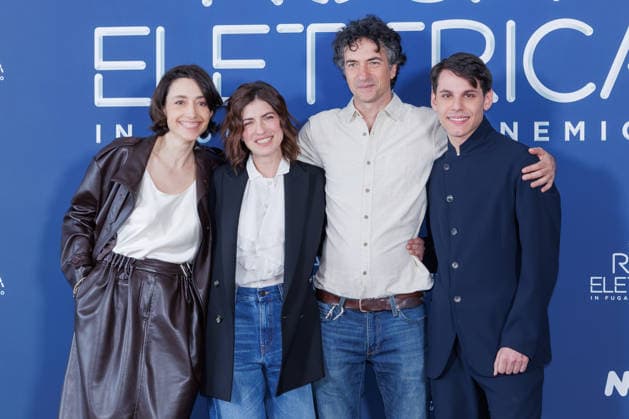 Entertainment Bilder des Tages News - Photocall - ROSA ELETTRICA Elena Lietti, Maria Chiara Giannetta, Davide Marengo and Francesco Di Napoli attend the photocall of the tv series ROSA ELETTRICA on April 29, 2026 at Hotel Sina Bernini Bristol, Rome, Italy Rome Hotel Sina Bernini Bristol Italy Copyright: xEmanuelaxVertollix xLiveMediax LPN_2427302