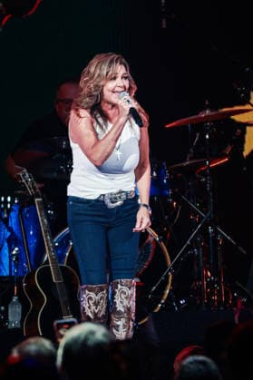 2026 iHeartCountry Festival - Show Gretchen Wilson performs onstage during the 2026 iHeartCountry Festival presented by Capital One at Moody Center on May 02, 2026 in Austin, Texas. Austin Moody Center Texas United States of America Copyright: xOzziexBloom imageSPACEx