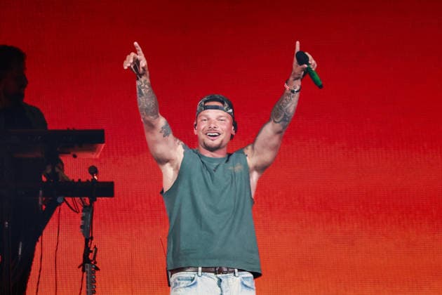 2026 iHeartCountry Festival - Show Kane Brown performs onstage during the 2026 iHeartCountry Festival presented by Capital One at Moody Center on May 02, 2026 in Austin, Texas. Austin Moody Center Texas United States of America Copyright: xOzziexBloom imageSPACEx