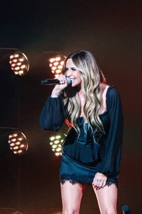 2026 iHeartCountry Festival - Show Carly Pearce performs onstage during the 2026 iHeartCountry Festival presented by Capital One at Moody Center on May 02, 2026 in Austin, Texas. Austin Moody Center Texas United States of America Copyright: xOzziexBloom imageSPACEx