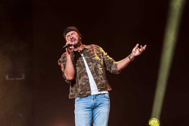 2026 iHeartCountry Festival - Show Luke Bryan performs onstage during the 2026 iHeartCountry Festival presented by Capital One at Moody Center on May 02, 2026 in Austin, Texas. Austin Moody Center Texas United States of America Copyright: xOzziexBloom imageSPACEx